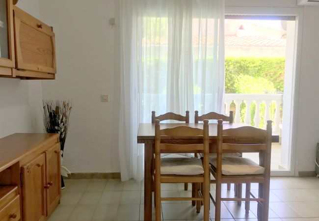 Apartamento en Empuriabrava - 139- Apartamento con  piscina a Empuriabrava