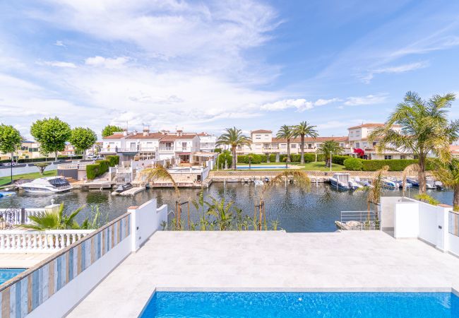 Casa en Empuriabrava - 150-Preciosa casa al canal con piscina y amarre en Empuriabrava-Empurialola