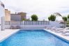 Casa en Empuriabrava - 150-Preciosa casa al canal con piscina y amarre en Empuriabrava-Empurialola