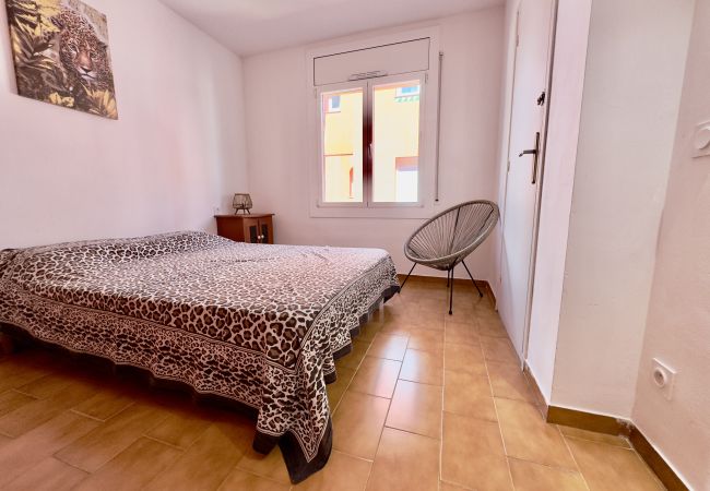 Appartement à Empuriabrava - 135-Appartement  à 200 m de la plage tout confort à 'Empuriabrava  -wifi gratuit