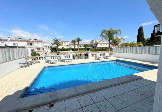 Maison à Empuriabrava - 150-Belle maison sur le  canal avec piscine et amarrage Empuriabrava-Empurialola