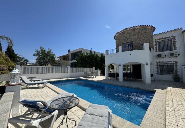 Maison à Empuriabrava - 150-Belle maison sur le  canal avec piscine et amarrage