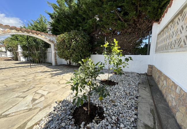 Maison à Empuriabrava - 150-Belle maison sur le  canal avec piscine et amarrage