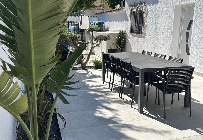 Maison à Empuriabrava - 150-Belle maison sur le  canal avec piscine et amarrage Empuriabrava-Empurialola