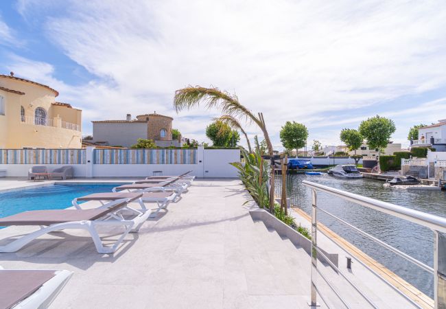 Maison à Empuriabrava - 150-Belle maison sur le  canal avec piscine et amarrage Empuriabrava-Empurialola