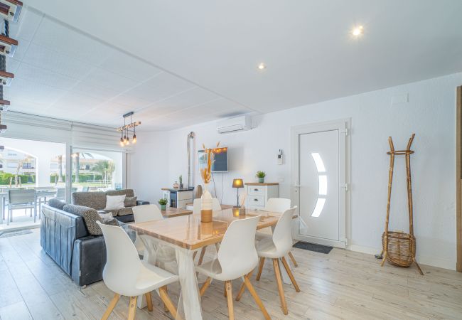 Maison à Empuriabrava - 150-Belle maison sur le  canal avec piscine et amarrage Empuriabrava-Empurialola
