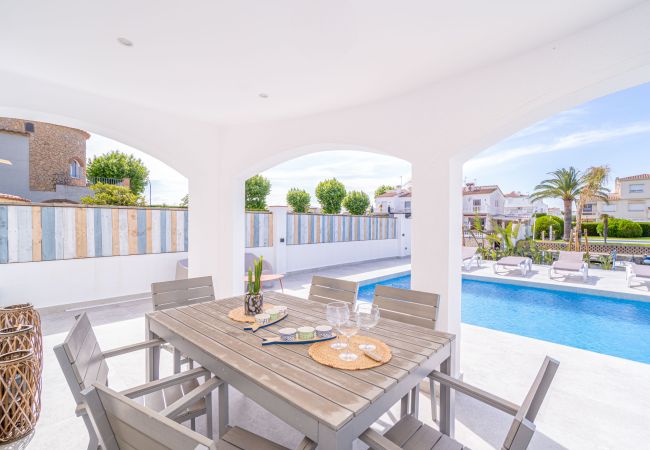 Maison à Empuriabrava - 150-Belle maison sur le  canal avec piscine et amarrage Empuriabrava-Empurialola
