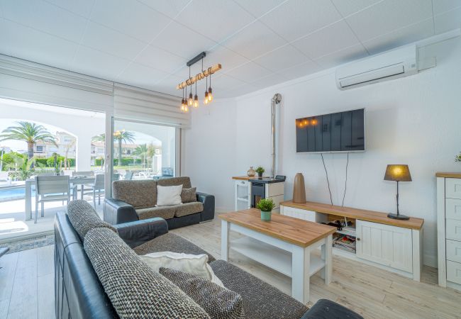 Maison à Empuriabrava - 150-Belle maison sur le  canal avec piscine et amarrage Empuriabrava-Empurialola