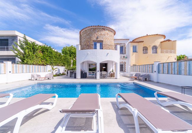 Maison à Empuriabrava - 150-Belle maison sur le  canal avec piscine et amarrage Empuriabrava-Empurialola