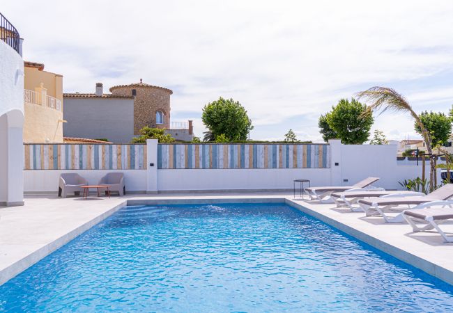 Maison à Empuriabrava - 150-Belle maison sur le  canal avec piscine et amarrage Empuriabrava-Empurialola