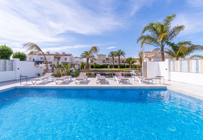 Maison à Empuriabrava - 150-Belle maison sur le  canal avec piscine et amarrage Empuriabrava-Empurialola