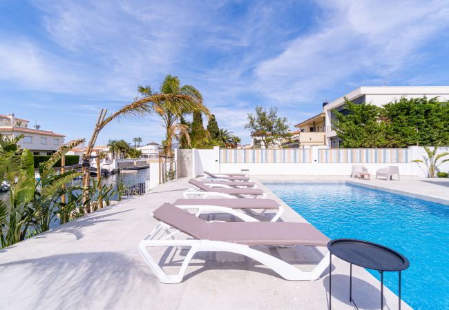 Maison à Empuriabrava - 150-Belle maison sur le  canal avec piscine et amarrage Empuriabrava-Empurialola