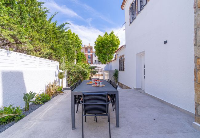 Maison à Empuriabrava - 150-Belle maison sur le  canal avec piscine et amarrage Empuriabrava-Empurialola
