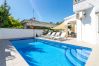 House in Empuriabrava - 131-Empuriabrava-Beautiful villa with air conditioning, swimming pool in the center, and near the beach