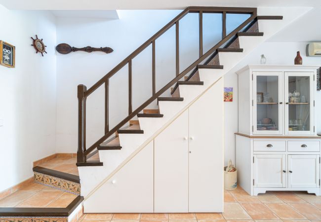 House in Empuriabrava - 151-Typical fisherman house with canal views, parking - free wifi