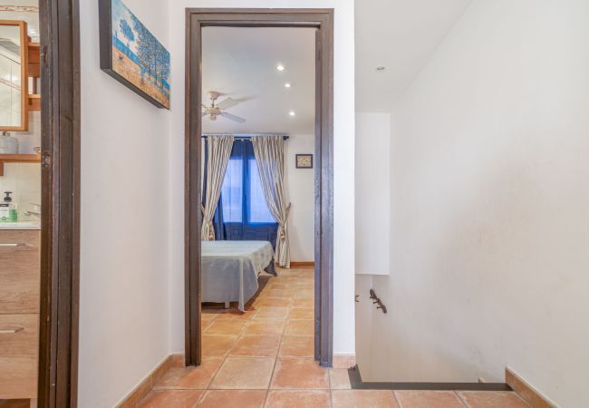 House in Empuriabrava - 151-Typical fisherman house with canal views, parking - free wifi
