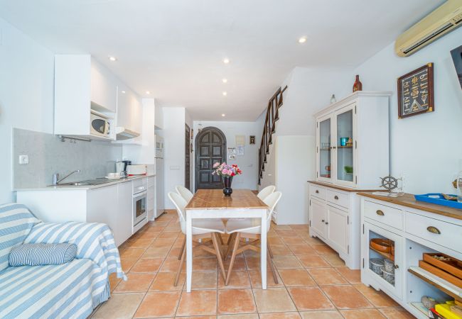House in Empuriabrava - 151-Typical fisherman house with canal views, parking - free wifi