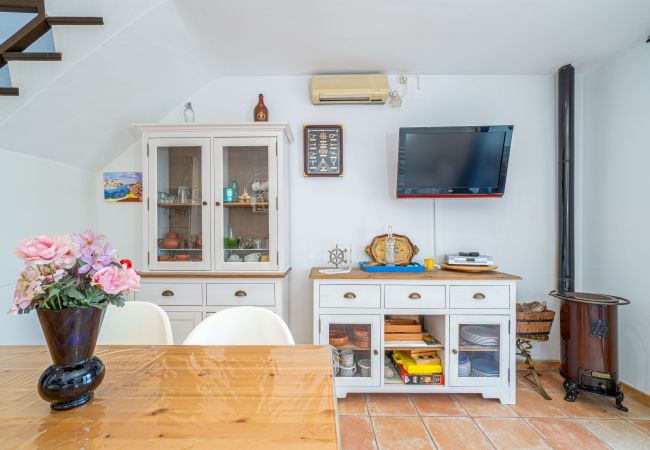 House in Empuriabrava - 151-Typical fisherman house with canal views, parking - free wifi