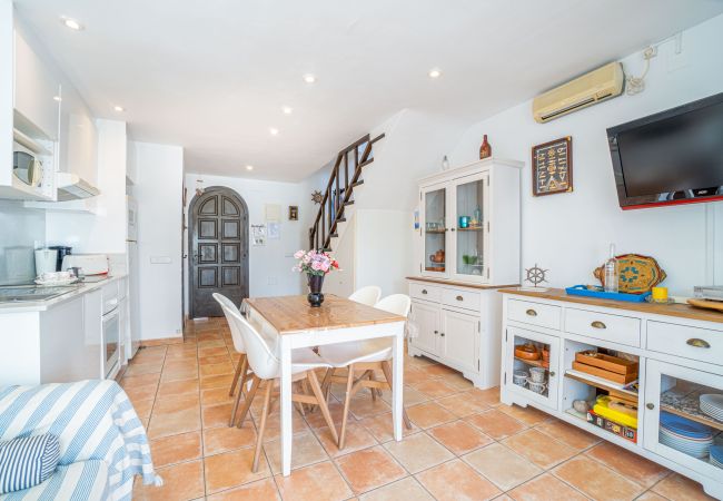 House in Empuriabrava - 151-Typical fisherman house with canal views, parking - free wifi
