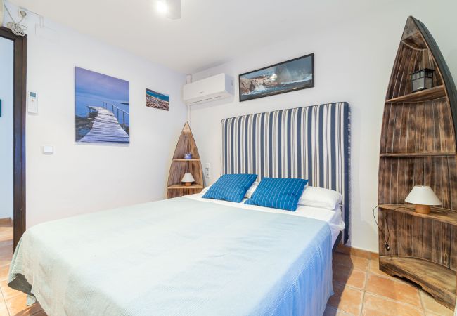 House in Empuriabrava - 151-Typical fisherman house with canal views, parking - free wifi