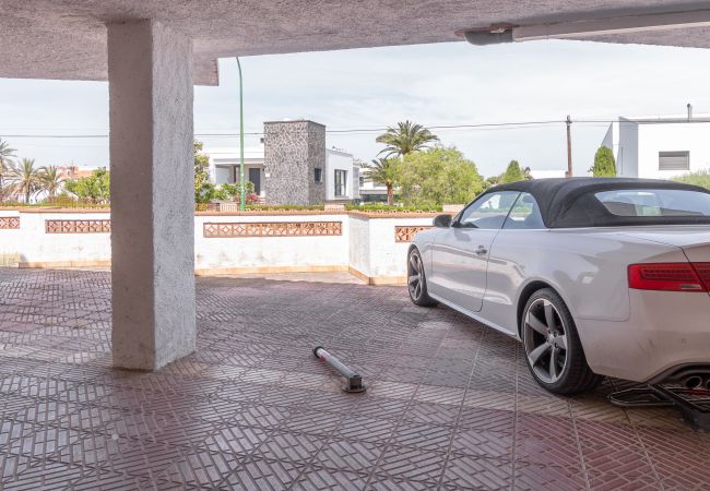 House in Empuriabrava - 151-Typical fisherman house with canal views, parking - free wifi
