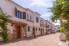 House in Empuriabrava - 151-Typical fisherman house with canal views, parking - free wifi