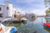 House in Empuriabrava - 151-Typical fisherman house with canal views, parking - free wifi