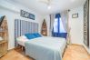 House in Empuriabrava - 151-Typical fisherman house with canal views, parking - free wifi