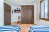House in Empuriabrava - 151-Typical fisherman house with canal views, parking - free wifi