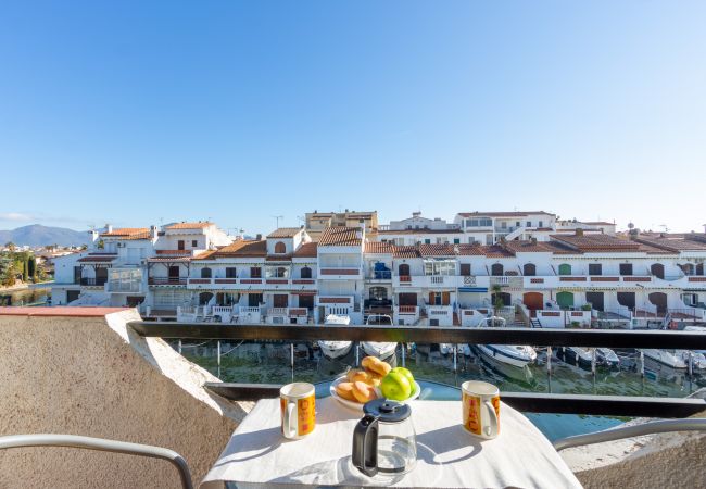 Apartment in Empuriabrava - 146-Apartment with canal views