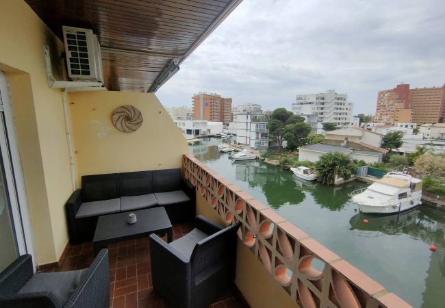 Apartment in Rosas / Roses - 155- Apartment with views of canals and pool