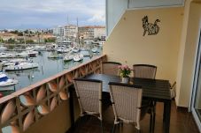 Apartment in Rosas / Roses - 155- Apartment with views of canals and...