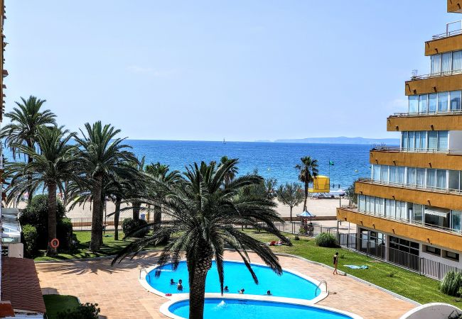 Apartment in Rosas / Roses - 140- Apartment on the seafront with pools and gardens