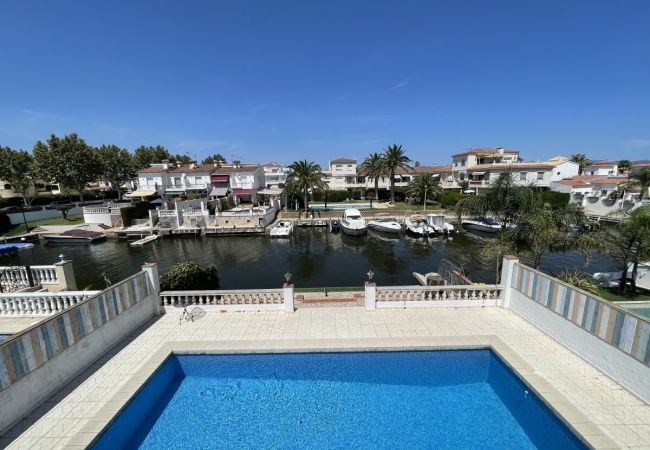 House in Empuriabrava - 150-Beautiful canal house with pool and mooring