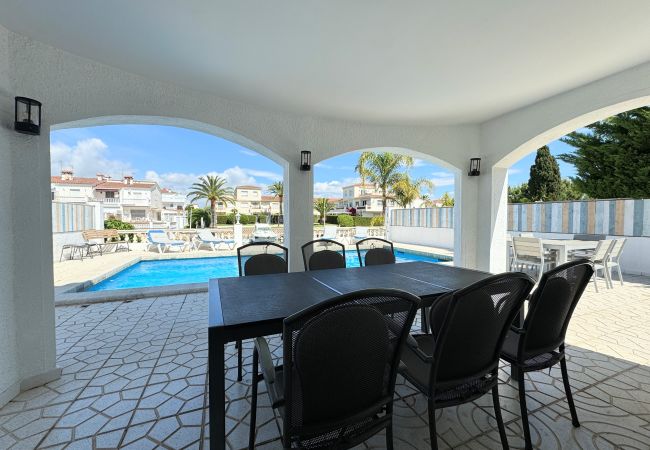 House in Empuriabrava - 150-Beautiful canal house with pool and mooring