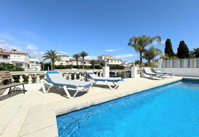 House in Empuriabrava - 150-Beautiful canal house with pool and mooring