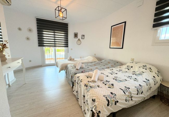 House in Empuriabrava - 150-Beautiful canal house with pool and mooring