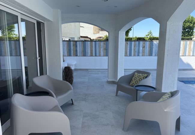 House in Empuriabrava - 150-Beautiful canal house with pool and mooring-Empuriabrava-Empurialola