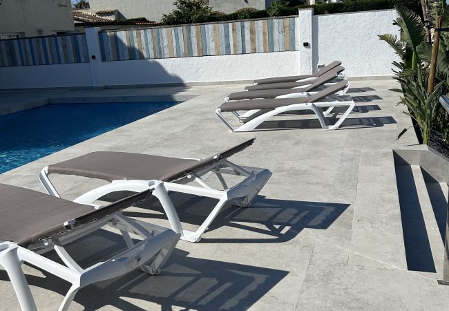 House in Empuriabrava - 150-Beautiful canal house with pool and mooring-Empuriabrava-Empurialola