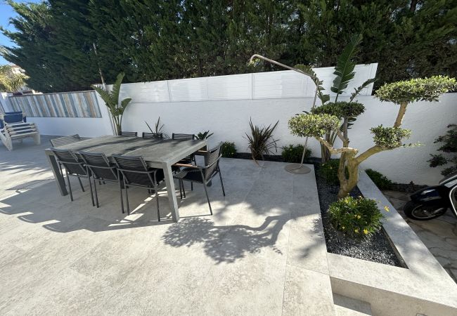 House in Empuriabrava - 150-Beautiful canal house with pool and mooring-Empuriabrava-Empurialola