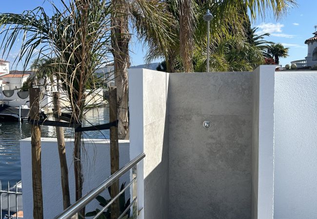 House in Empuriabrava - 150-Beautiful canal house with pool and mooring-Empuriabrava-Empurialola