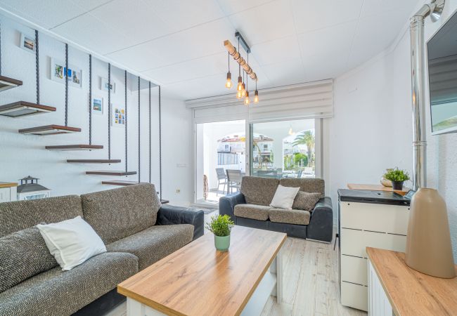 House in Empuriabrava - 150-Beautiful canal house with pool and mooring-Empuriabrava-Empurialola