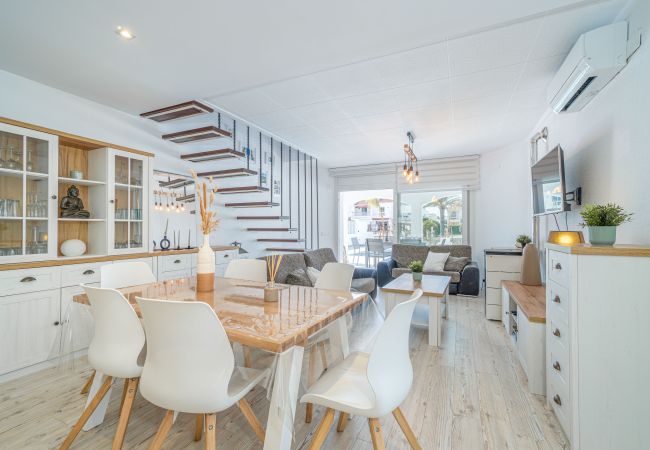 House in Empuriabrava - 150-Beautiful canal house with pool and mooring-Empuriabrava-Empurialola