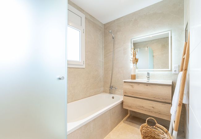 House in Empuriabrava - 150-Beautiful canal house with pool and mooring-Empuriabrava-Empurialola