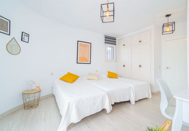 House in Empuriabrava - 150-Beautiful canal house with pool and mooring-Empuriabrava-Empurialola