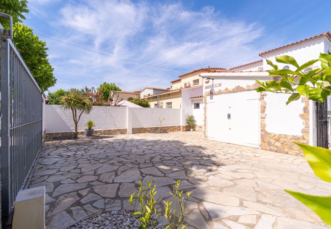 House in Empuriabrava - 150-Beautiful canal house with pool and mooring-Empuriabrava-Empurialola