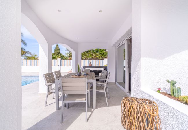 House in Empuriabrava - 150-Beautiful canal house with pool and mooring-Empuriabrava-Empurialola