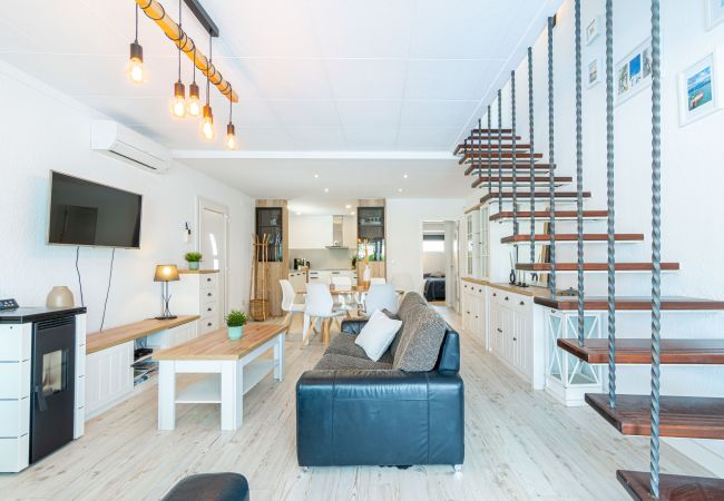 House in Empuriabrava - 150-Beautiful canal house with pool and mooring-Empuriabrava-Empurialola