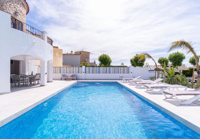 House in Empuriabrava - 150-Beautiful canal house with pool and mooring-Empuriabrava-Empurialola