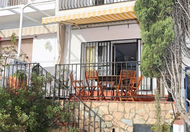 Townhouse in Empuriabrava - 128- Fisherman's house with mooring and views of the canal in Empuriabrava